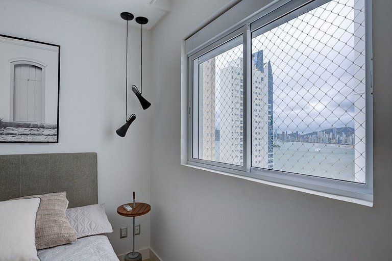 Luxo/Quadra-mar/PraiaBarra-Norte/4suítes/AR/2vagas