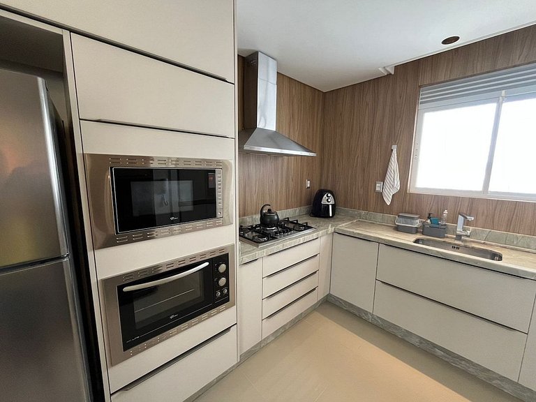 Luxo/Quadra-mar/PraiaBarra-Norte/4suítes/AR/2vagas