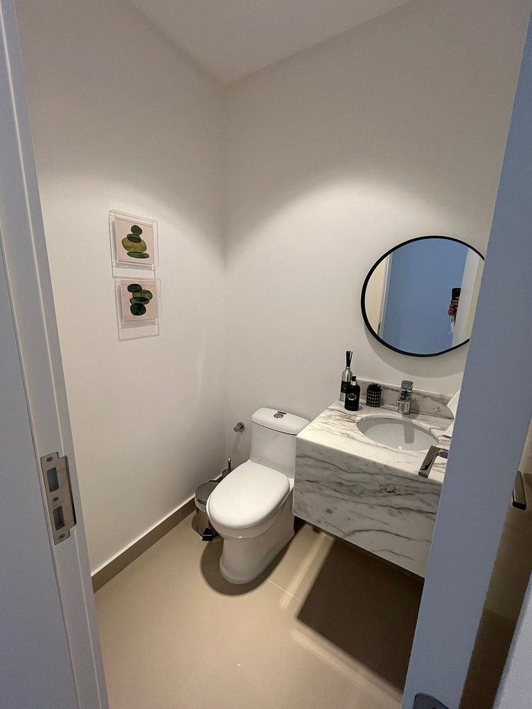 Luxo/Quadra-mar/PraiaBarra-Norte/4suítes/AR/2vagas