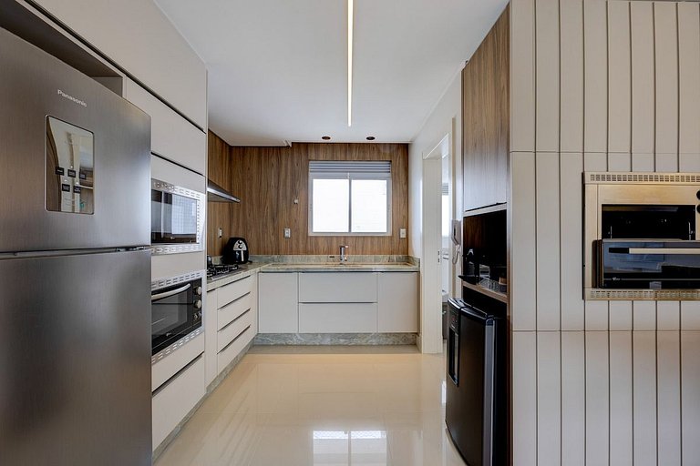 Luxo/Quadra-mar/PraiaBarra-Norte/4suítes/AR/2vagas