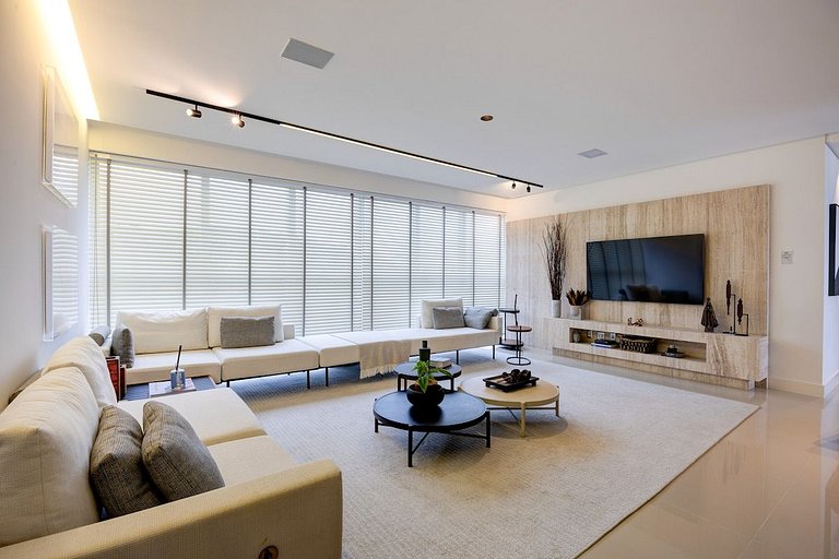 Luxo/Quadra-mar/PraiaBarra-Norte/4suítes/AR/2vagas