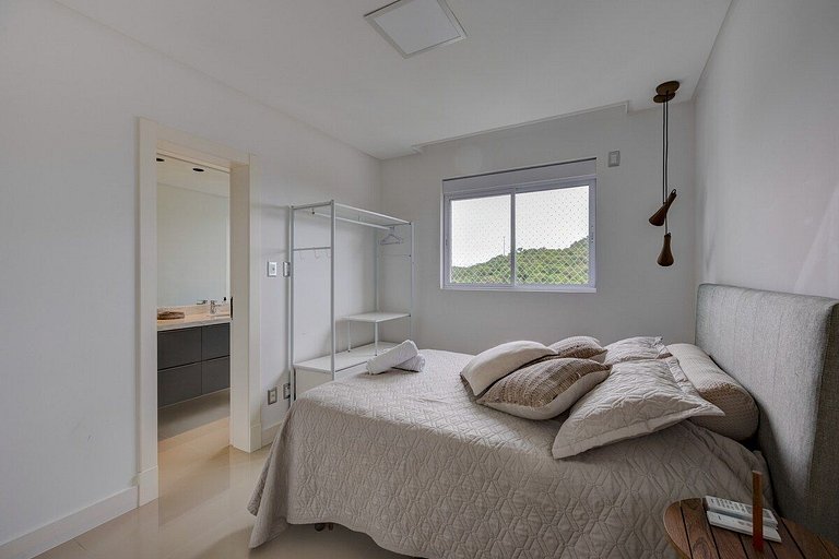 Luxo/Quadra-mar/PraiaBarra-Norte/4suítes/AR/2vagas