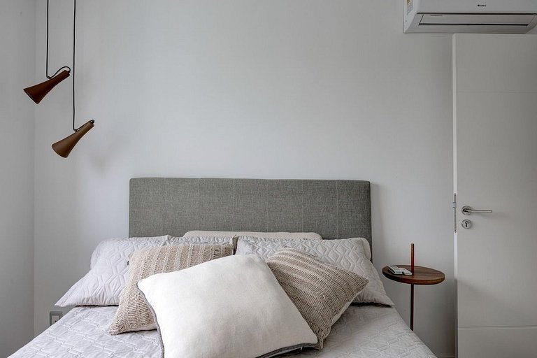 Luxo/Quadra-mar/PraiaBarra-Norte/4suítes/AR/2vagas