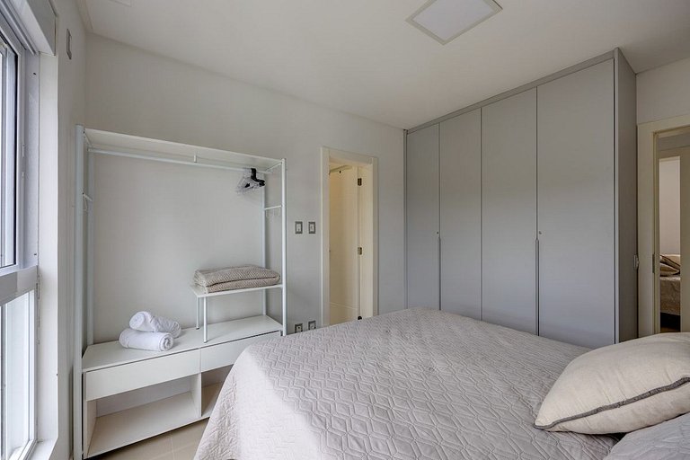 Luxo/Quadra-mar/PraiaBarra-Norte/4suítes/AR/2vagas