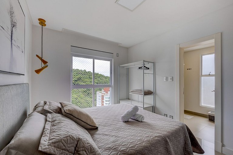 Luxo/Quadra-mar/PraiaBarra-Norte/4suítes/AR/2vagas