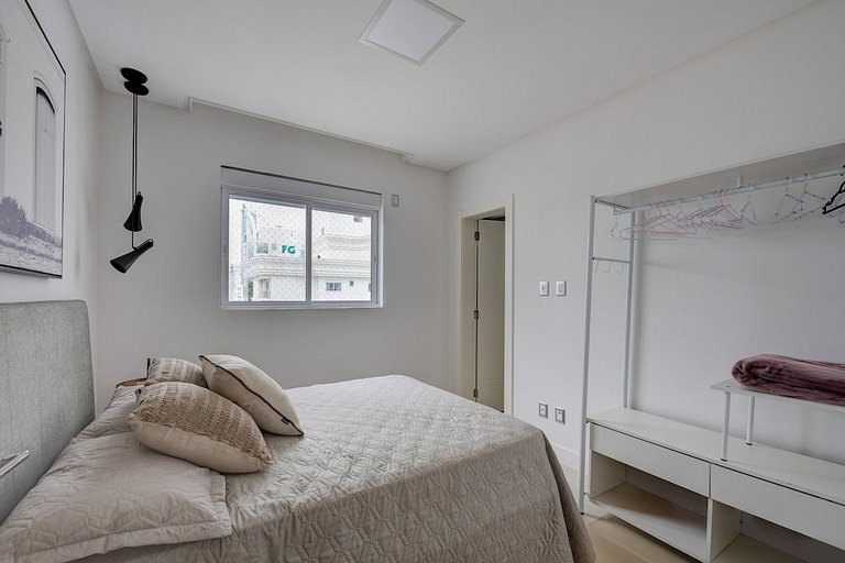 Luxo/Quadra-mar/PraiaBarra-Norte/4suítes/AR/2vagas