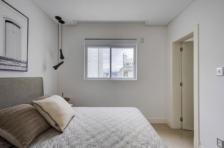 Luxo/Quadra-mar/PraiaBarra-Norte/4suítes/AR/2vagas