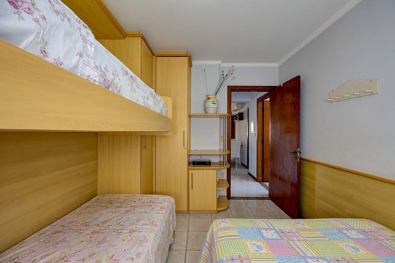 400mpraia/Ar-sala e quarto/Churrasqueira na Sacada