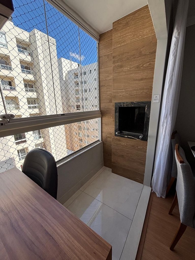 Gleba impecável com ar, churrasqueira e piscina