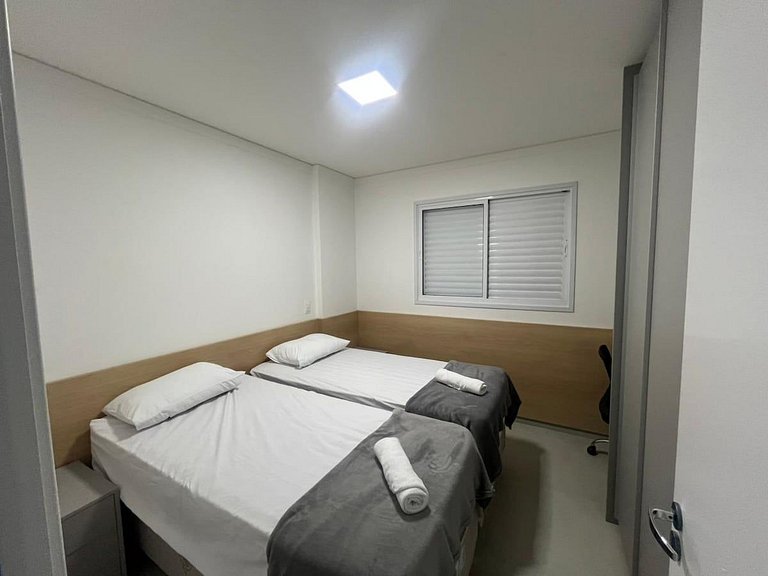 Central novo 2 quartos com Ar-Cond e home office