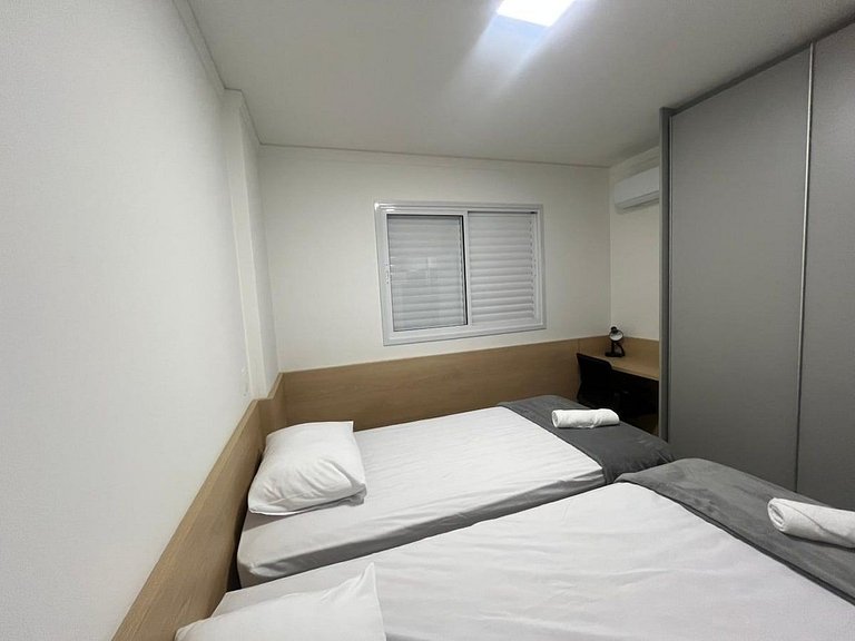 Central novo 2 quartos com Ar-Cond e home office