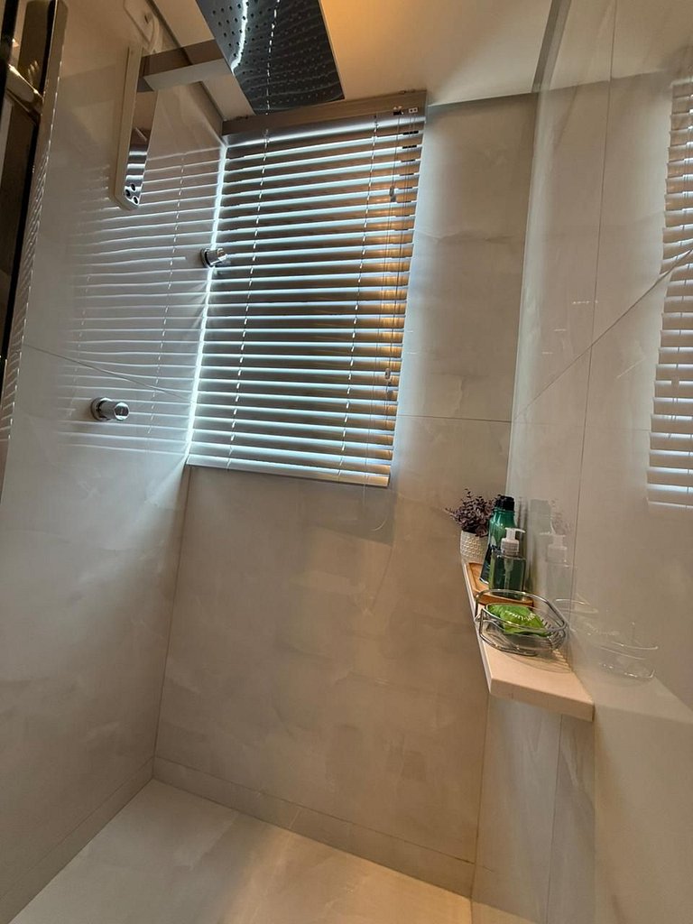 Luxo - 100% climatizado + Piscina + churrasqueira