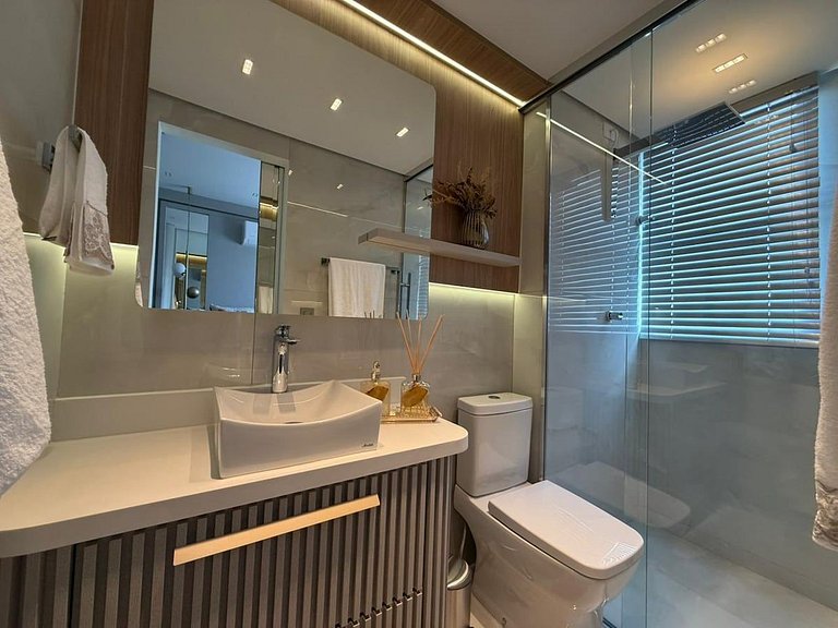 Luxo - 100% climatizado + Piscina + churrasqueira