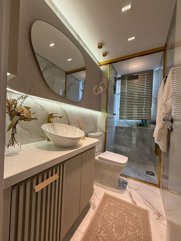 Luxo - 100% climatizado + Piscina + churrasqueira