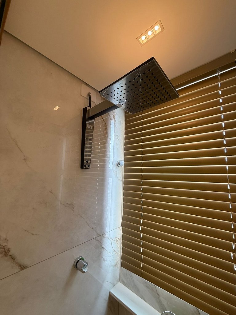 Luxo - 100% climatizado + Piscina + churrasqueira