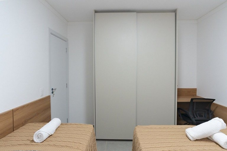 Central Novíssimo | 2 Qtos Ar Q/F + Lava e Seca