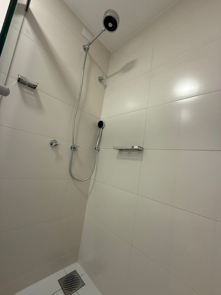 Gleba- 100% climatizado: ar, sacada, piscina e gym
