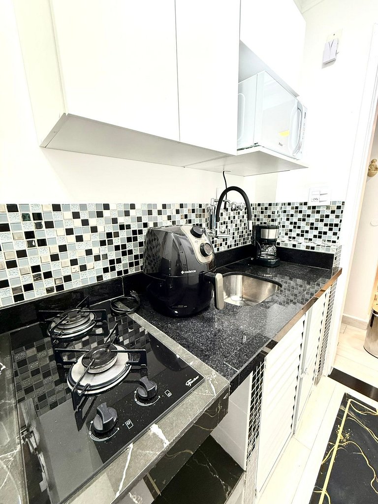 100m•praia Embaré • 100% climatizado e reformado