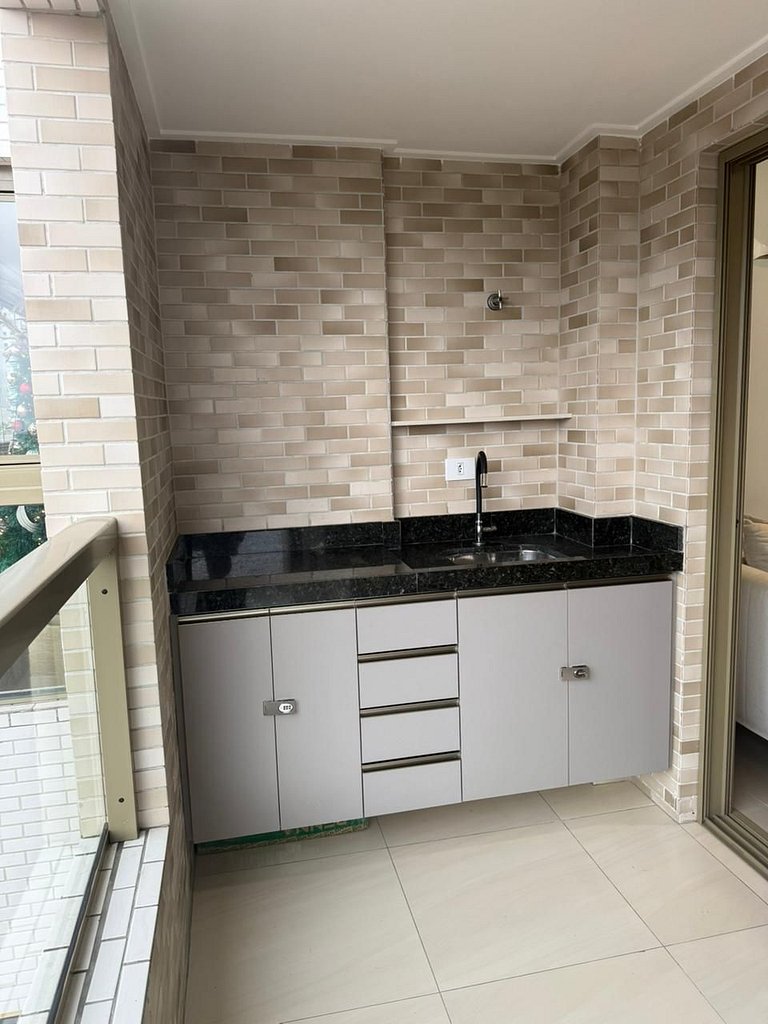 Boqueirão: sacada, Smart TV e 600 m da praia