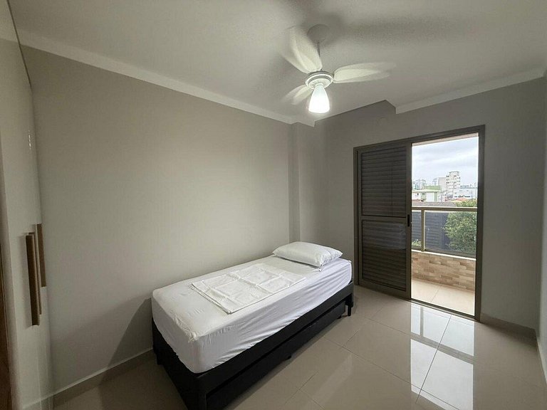 Boqueirão: sacada, Smart TV e 600 m da praia