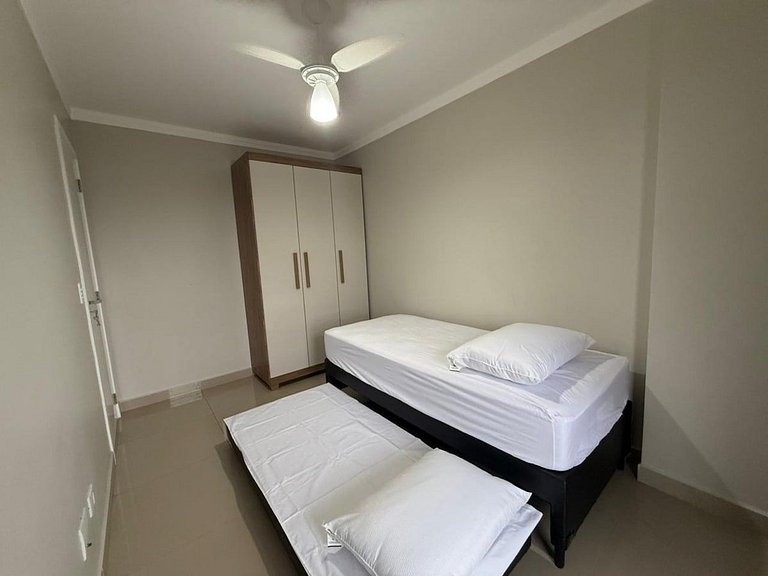 Boqueirão: sacada, Smart TV e 600 m da praia