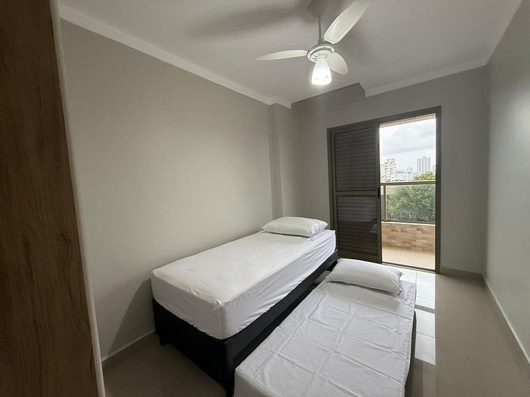 Boqueirão: sacada, Smart TV e 600 m da praia